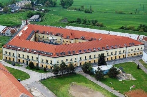 Väznica v Leopoldove, kde si Arpád Nagy odpykáva doživotný trest, zdroj: topky.sk