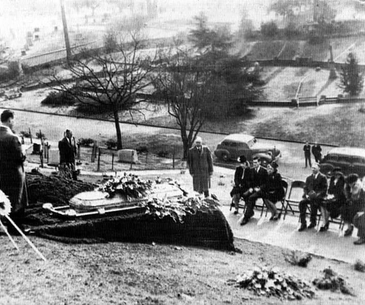 Pohreb Čiernej Dahlie, zdroj: Wess Haubrich